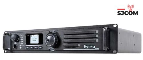 Este repetidor utiliza una plataforma de hardware universal con una gran compatibilidad. La compatibilidad de la radio se facilita mediante las actualizaciones de software. Así, satisface los distintos requisitos de los usuarios en distintas etapas.