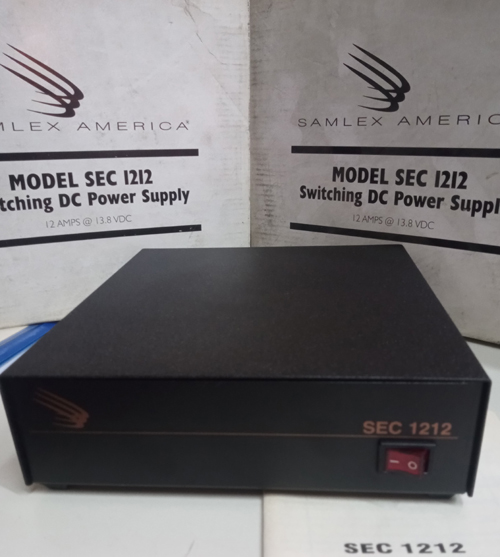 Fuente de poder 13,8 volt Samlex America, Modelo SEC-1212